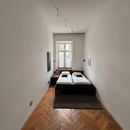 Ze Stolem Bilardowym W Centrum Lodzi