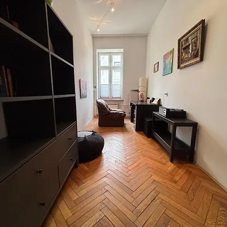 Ze Stolem Bilardowym W Centrum Lodzi * Λοτζ